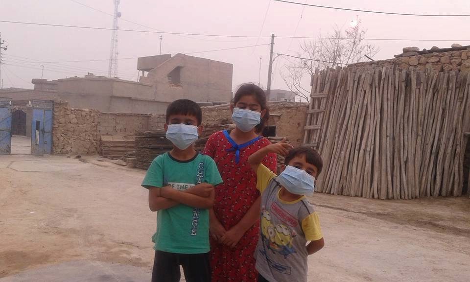 Children in Makhmour, west of Mishraq, wearing protection masks to limit sulphur dioxide inhaltion. October 23, 2016