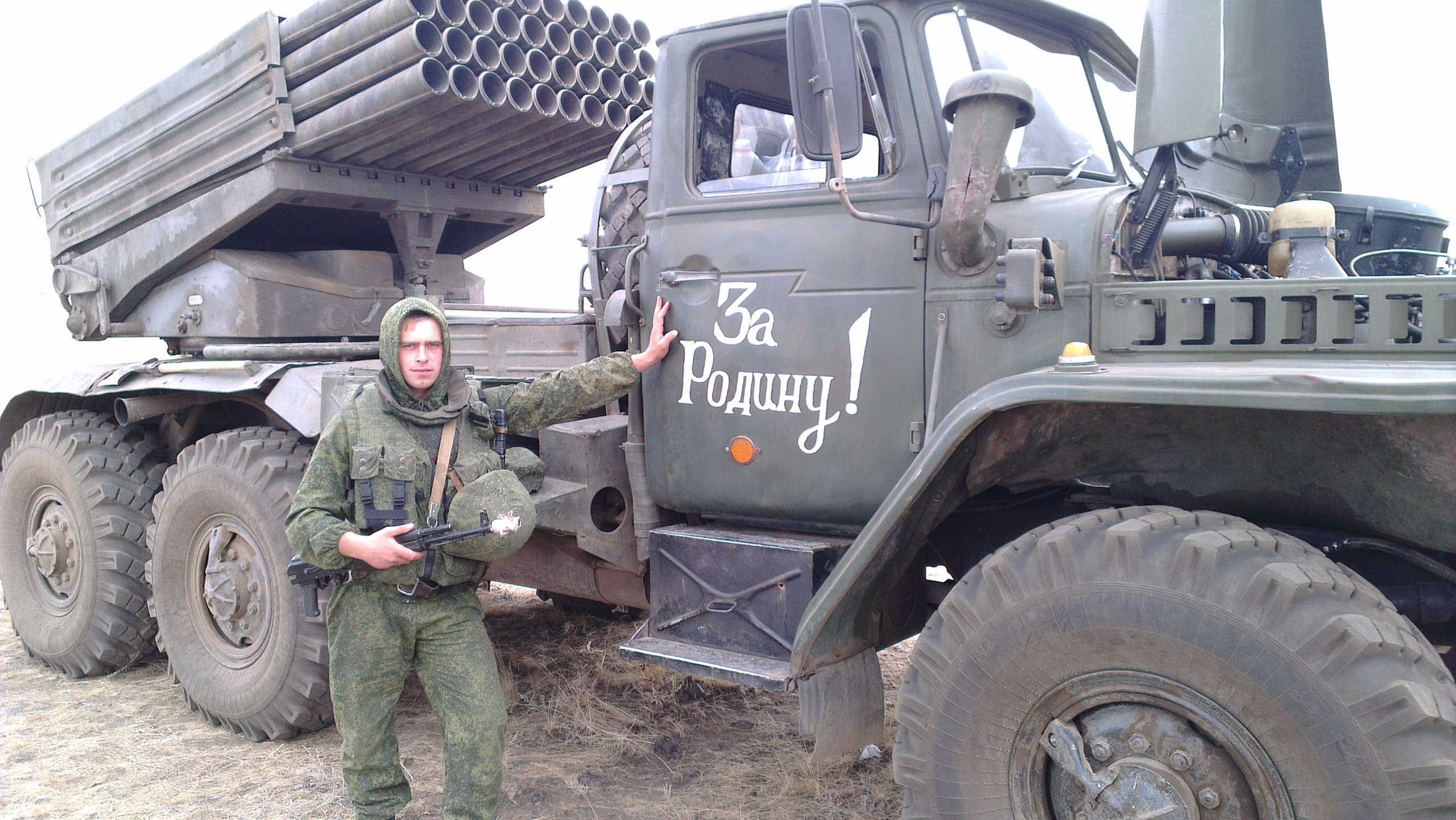 MLRS BM-21 Grad with "For the Motherland!" on the right door and "Antonina Ivanovna" on the front bumper. The photographs are Russian servicemen of the 200th Brigade, Anatoly Gorshkov (who was serving at that time) and Nikolay Dugaev. There are archives (1, 2) of Gorshkov's VK pages with a report on his dismissal from the reactive artillery battalion of the 200th Brigade, and a photograph with a geotag from Pechenga).