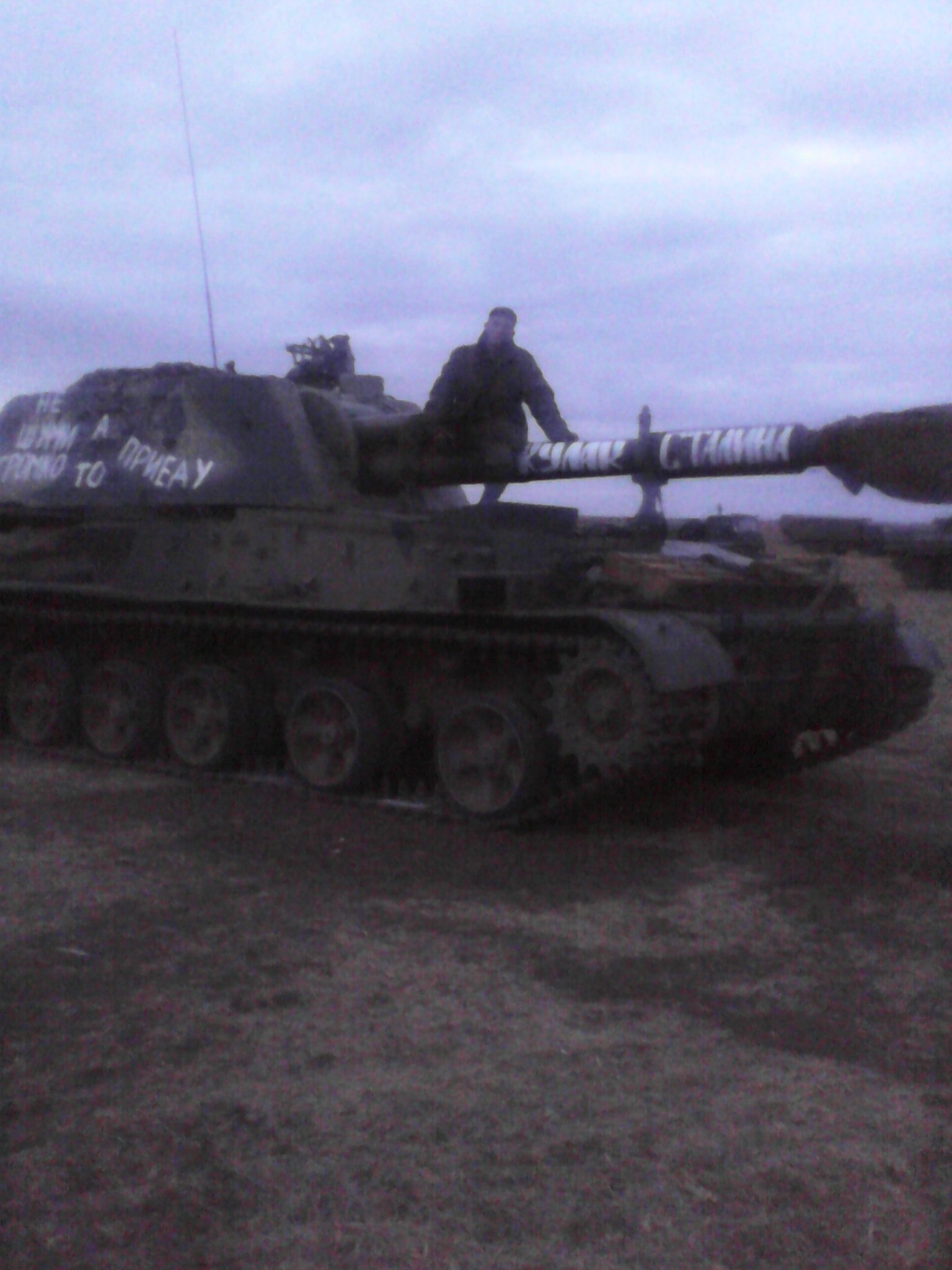 Self-propelled artillery 2S3 Akatsiya with the number 834 and the inscriptions: "Stalin's Fist" on the barrel, "Don't make a noise or I'll come for you" on the right side, "Death to Fascism" and a yellow triangle on the left side. Archive / Original