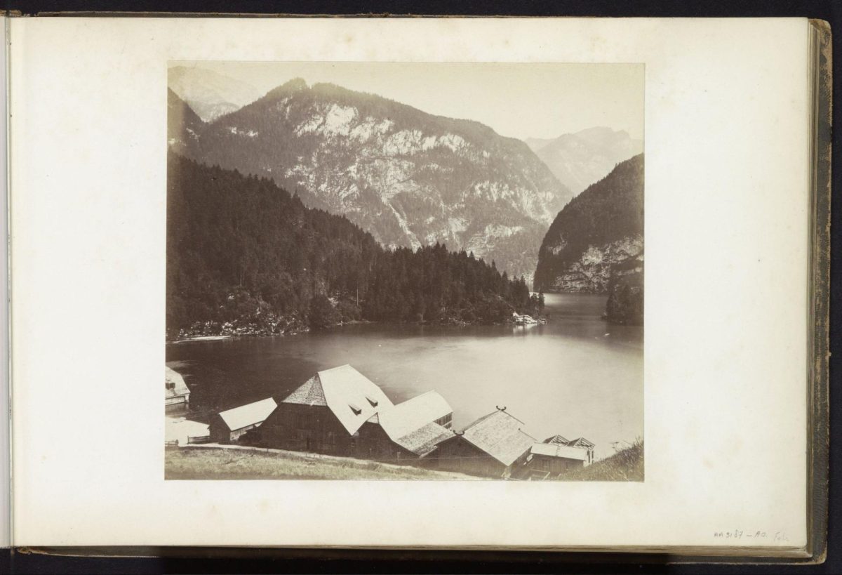 A photo in the album digitized by the Rijksmuseum, location unknown.