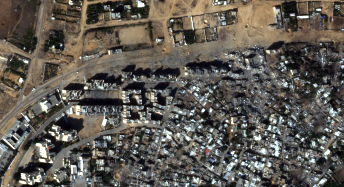صورة للدمار في حي عزبة بيت حانون بعد اندلاع الحرب الأخيرة في غزة - Planet.com