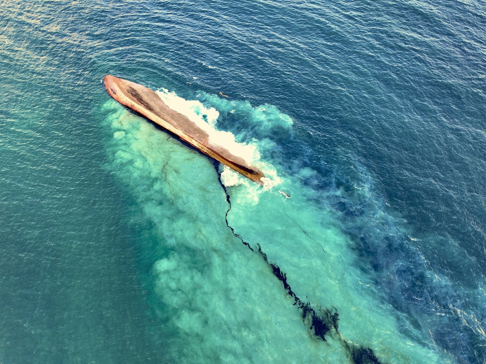 Localizando el misterioso barco en el lugar de un derrame de petróleo de emergencia en Trinidad y Tobago