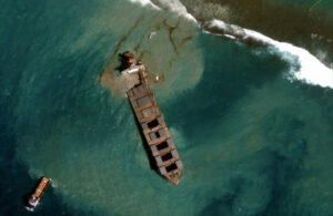 Image of an oil tanker taken from above leaking into the ocean. Copyright: Maxar