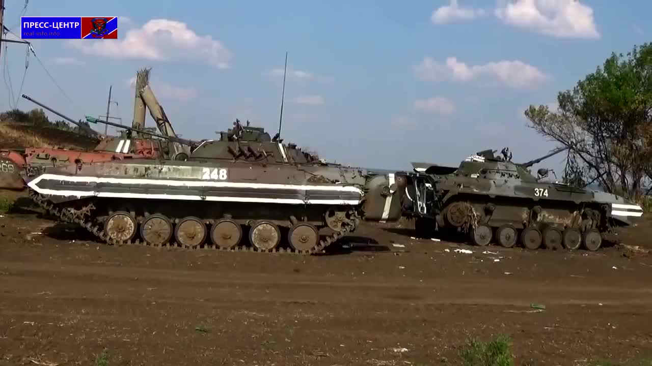 A shot of four damaged Ukrainian vehicles from the video “Уничтоженная военная техника под Свердловском 72 бригады ВСУ”